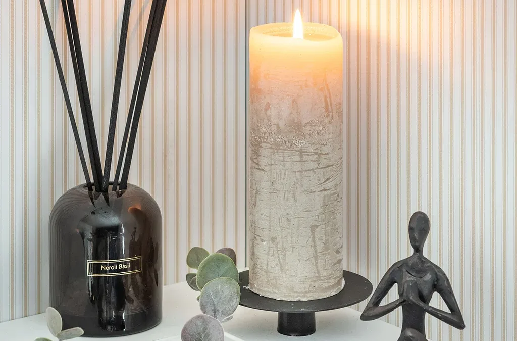 Skab hygge i hjemmet: Sådan bruger du lysestager og skulpturer til indretning