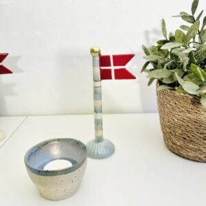 Keramik flag 18 cm Blå fod striber
