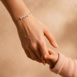 Hjerteformet “MOM” Armbånd Vandfast, Guld