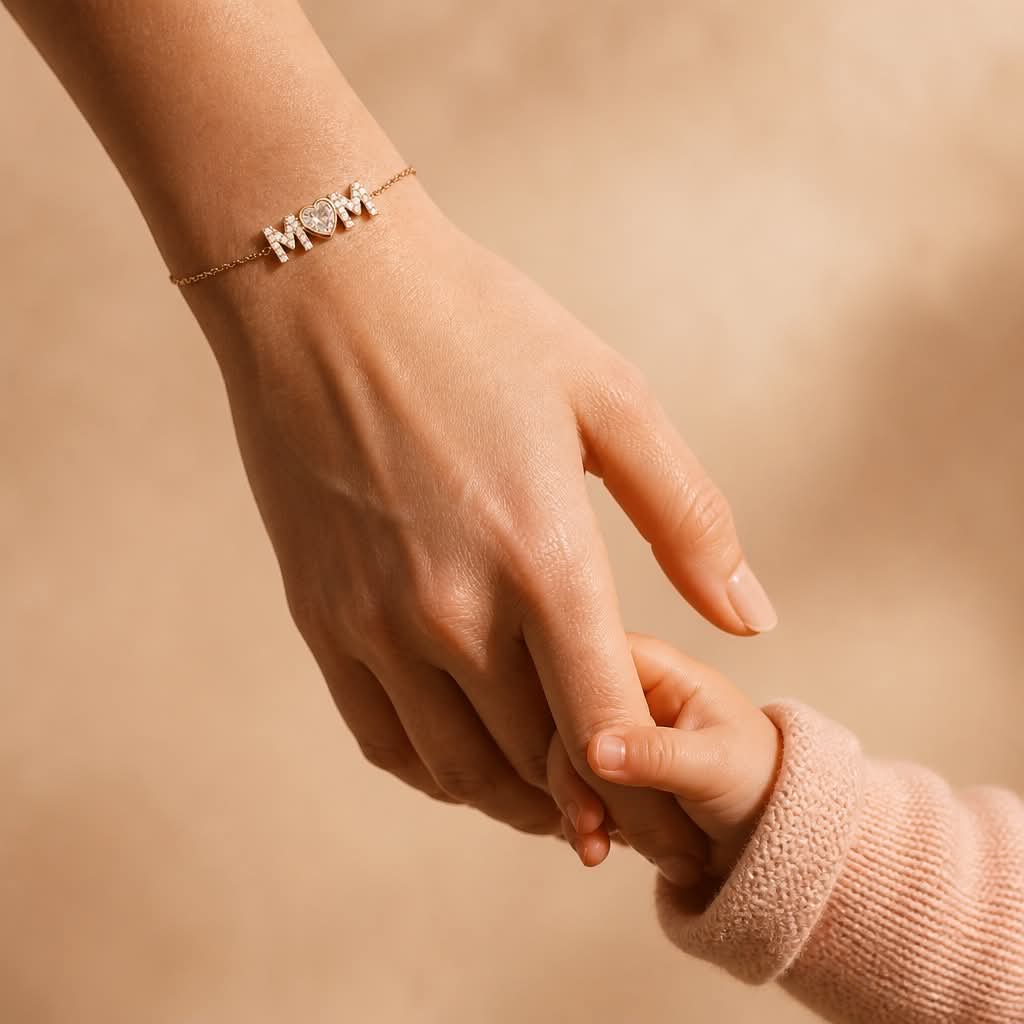 Hjerteformet “MOM” Armbånd Vandfast, Guld