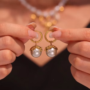 Vandfaste Blomster Øreringe med Perlevedhæng, Guld / Grå