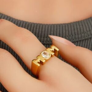 Personlig ring med “MOM, Guld
